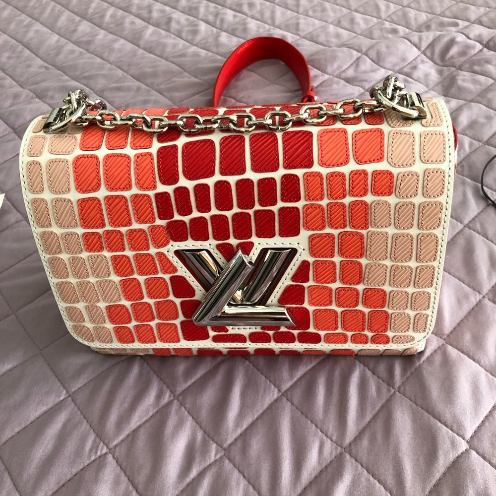 Louis Vuitton handbag Twist MM Chain Bag Limited